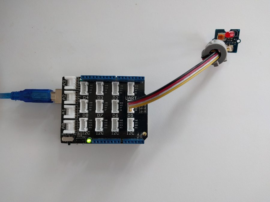 LED 接在 Grove 扩展板的 D5